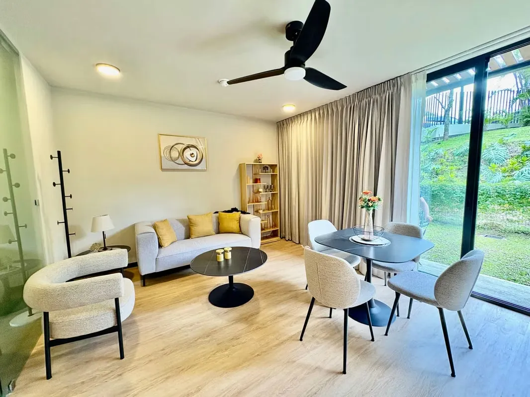 SANTA ANA CENTRO! LUJOSO APARTAMENTO AMUEBLADO 1 HAB/ 1.5 BAÑOS y JARDIN