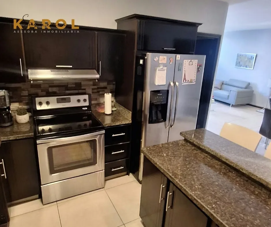 Apartamento en venta, ubicado muy cerca de Plaza Mayor, San José.