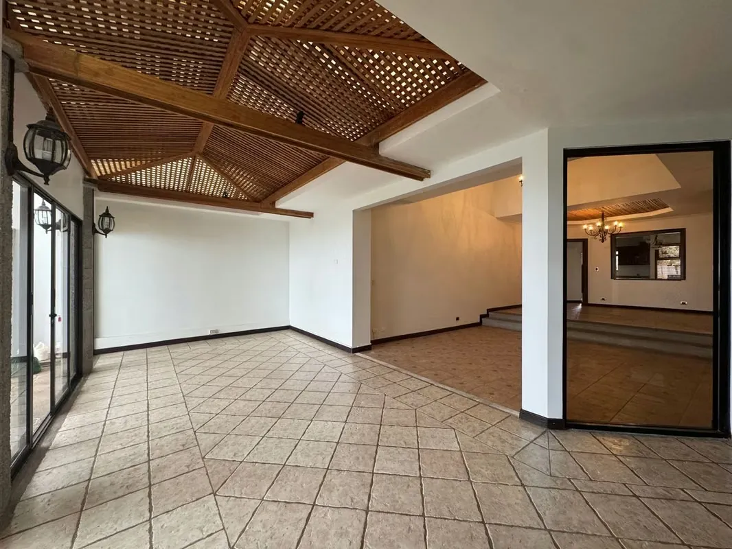 ALQUILER DE CASA EN GUACHIPELIN DE UN PISO