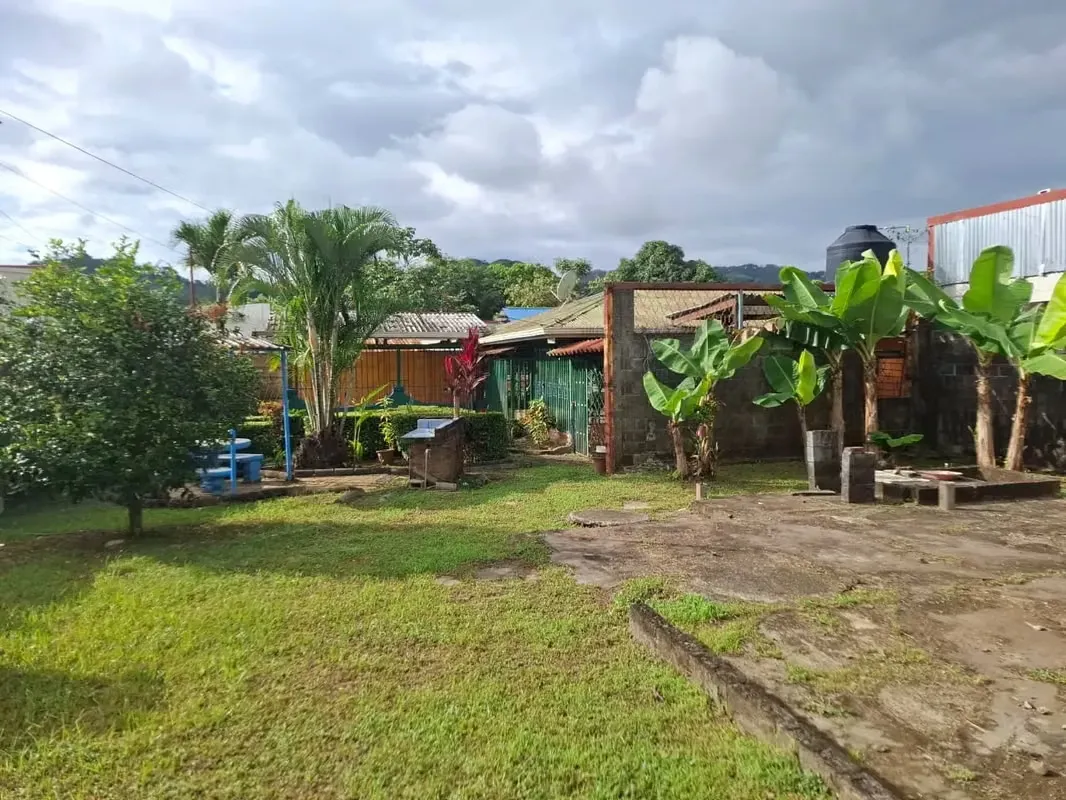 Casa en Herradura con gran lote y potencial de inversión
