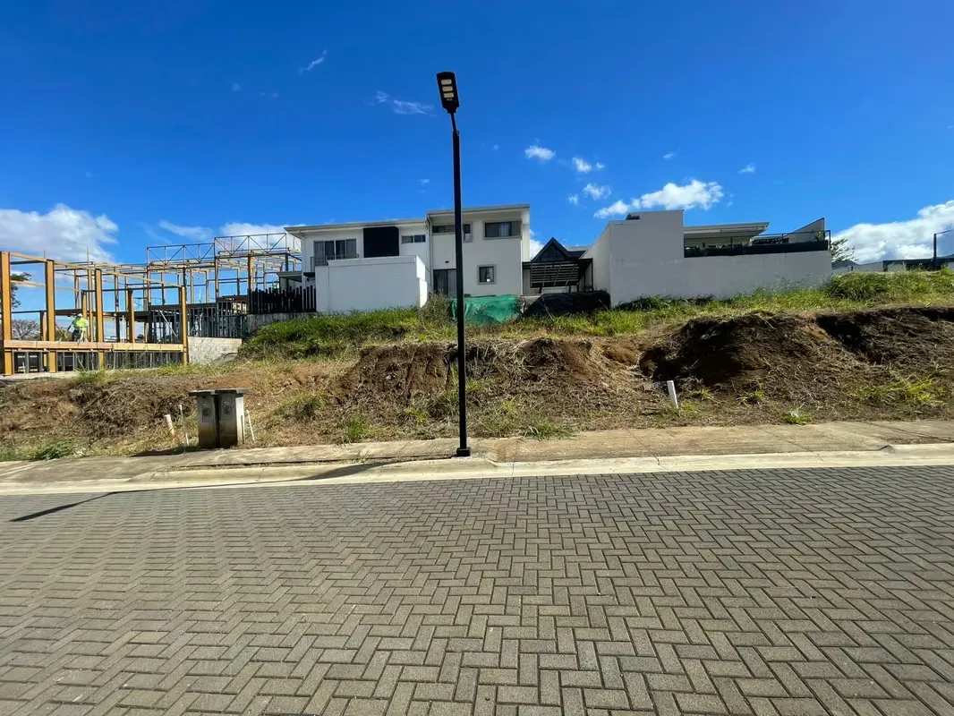 Construya su Hogar en Escazú | Lote de 192 m² en Condominio Privado