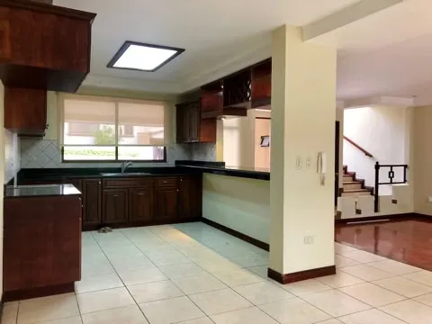 CASA HEREDIA EN CONDOMINIO CERCA DE OXIGENO Y ZONA FRANCA