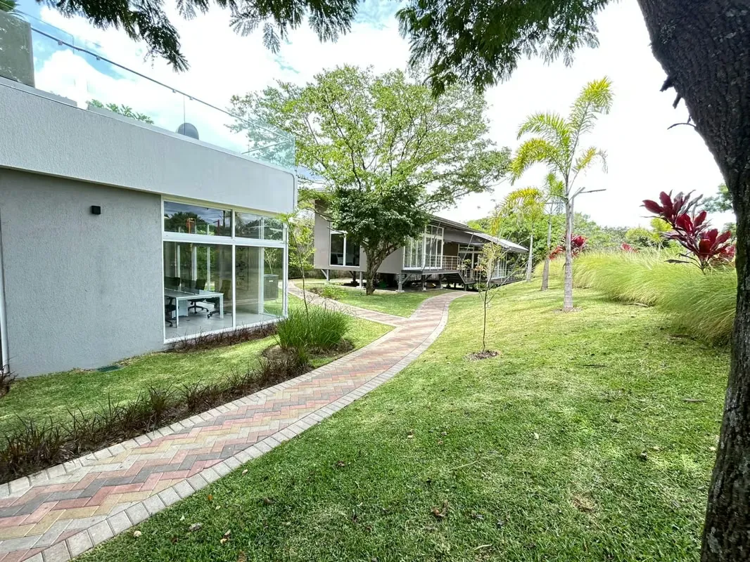 Se vende moderna casa en Condominio 3-10  Guachipilín - Escazú