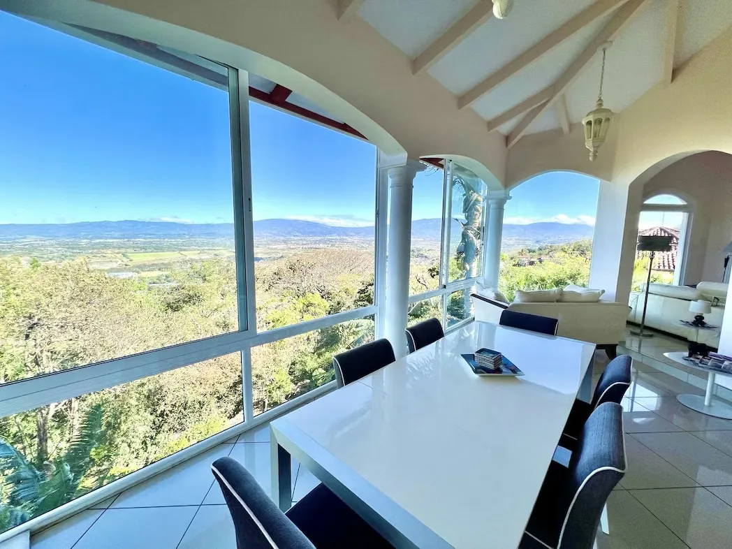 3 BDR Home w/ 180° View, Spacious Garden, Gated Community, Brasil