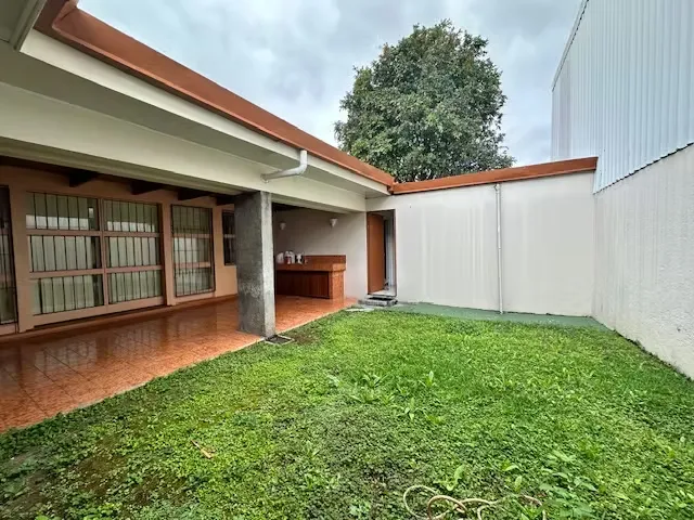 Casa de un nivel para negocio en San Pedro, Montes de Oca