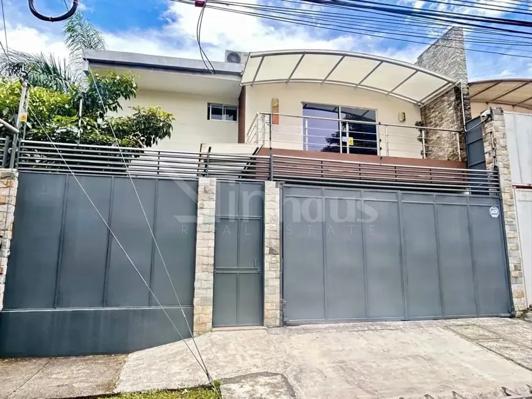 id 40551 Amplia y Moderna Casa con habitación en planta baja en Pinares