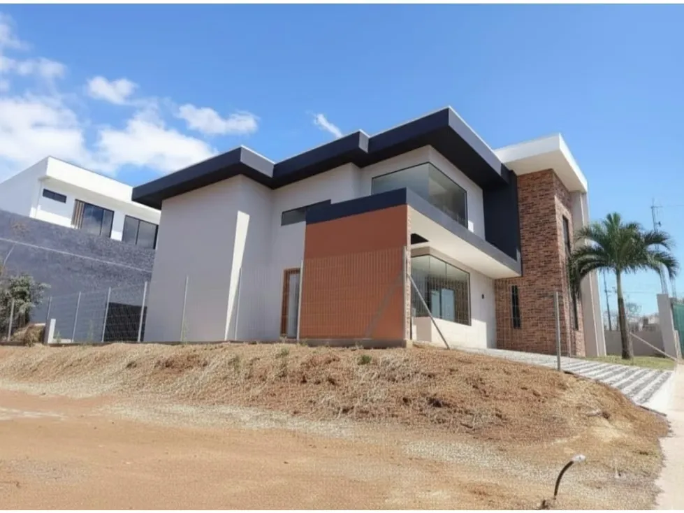 Duplex Home for Sale in a Gated Community | Puente Piedra, Grecia