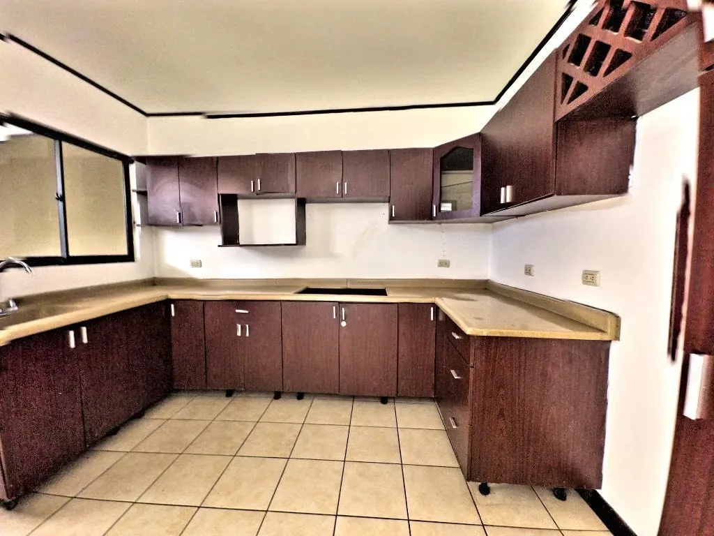 Casa completamente en un solo nivel, ubicada en el Residencial Estancia Antigua, San Rafael de La Unión, ...