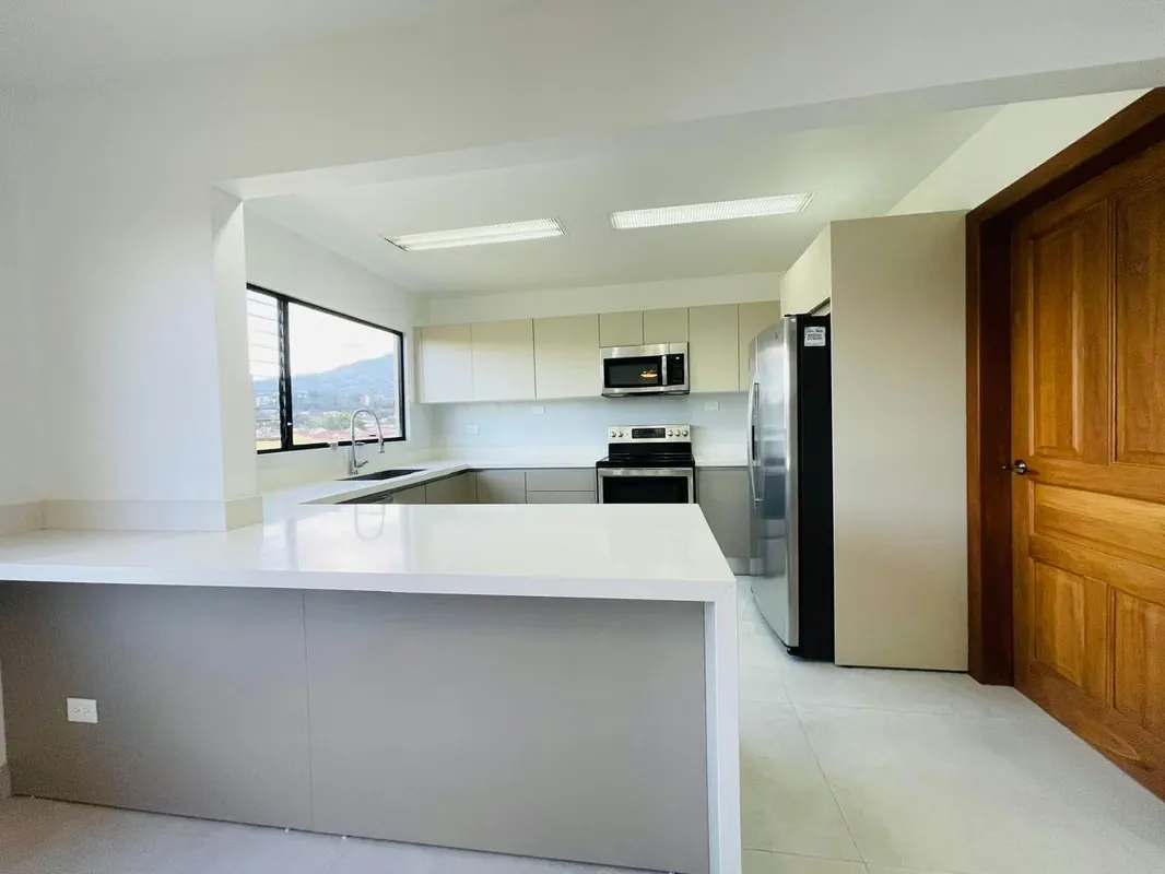 Venta apartamento amplio en Trejos Montealegre, Escazú