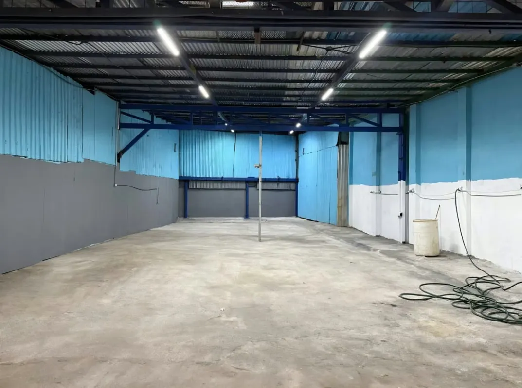 Commercial warehouse for rent in Desamparados. ID 41708