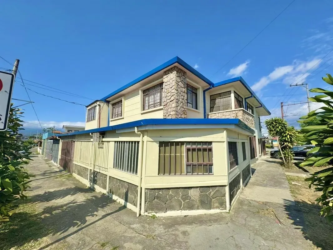 Venta Casa Esquinera con Uso de Suelo Mixto | Tibas | 6 Habitaciones | Ideal para negocio/vivienda