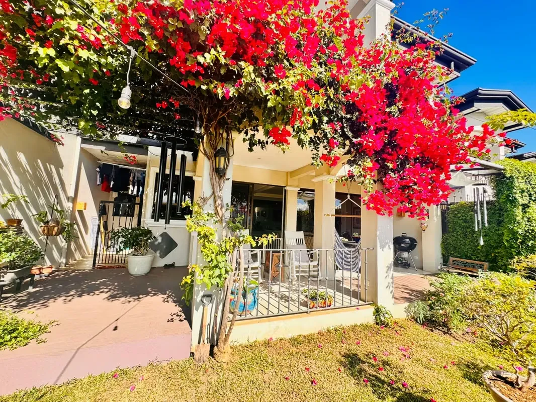 ID 41838 En venta casa de 3 plantas en Condominio en la zona de Pinares