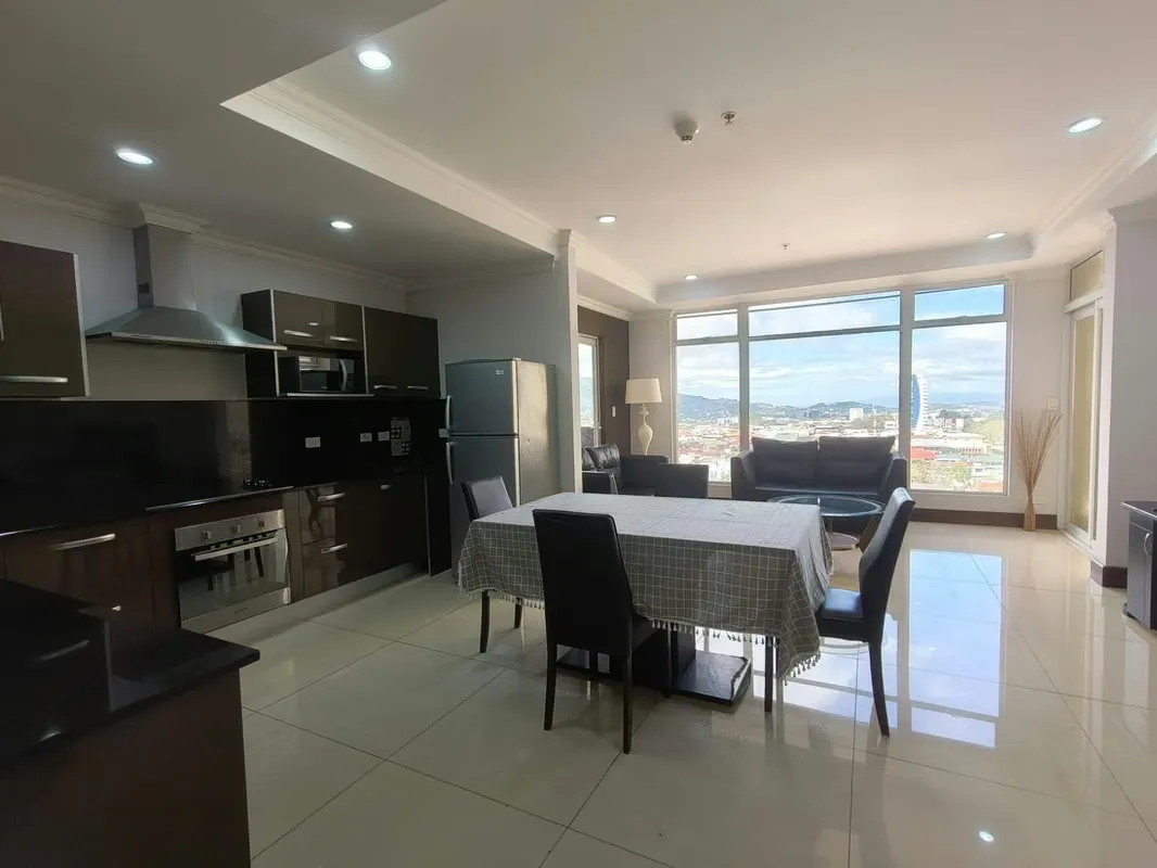 Descubra el lugar ideal para vivir en el corazón de Sabana Sur. Este exclusivo apartamento se encuentra ...