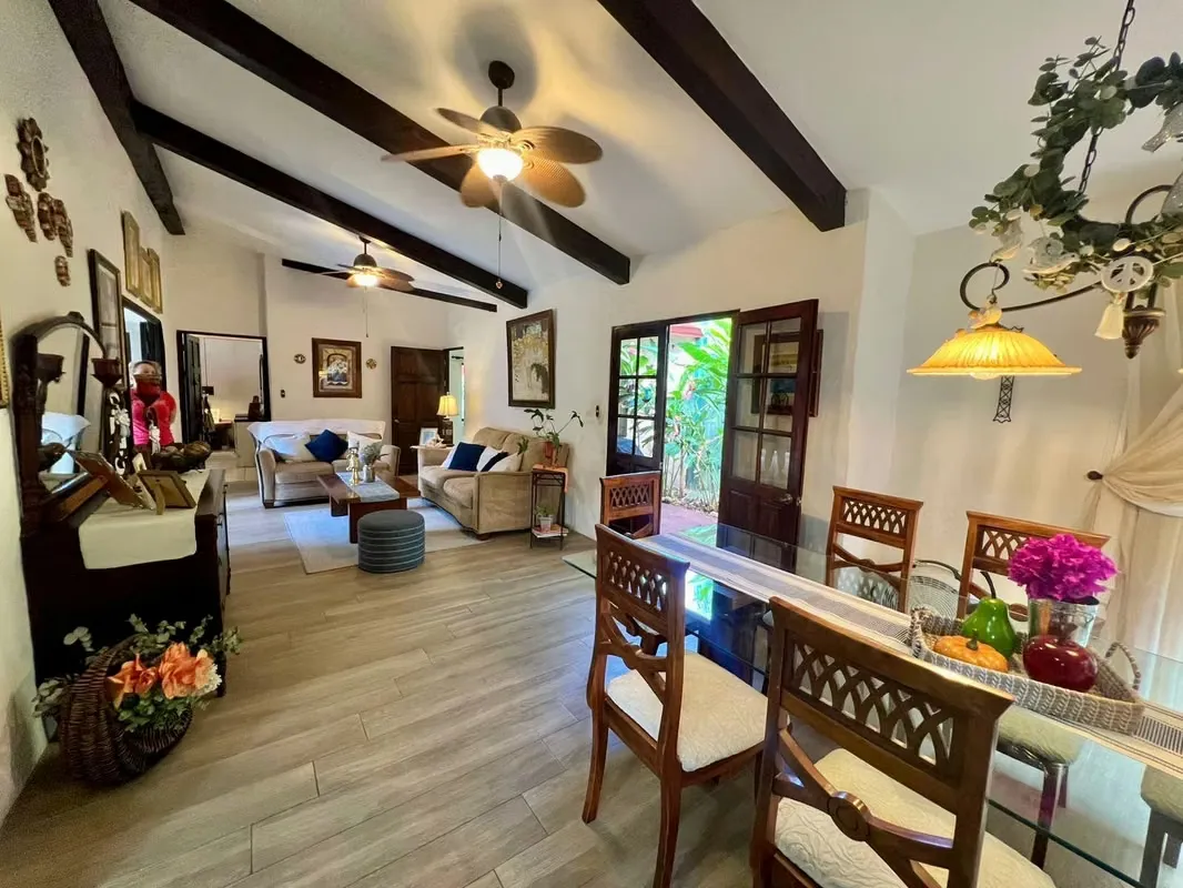 VENTA DE CASA CON ARQUITECTURA COLONIAL, PATIO CENTRAL Y FUENTE - POZOS DE SANTA ANA