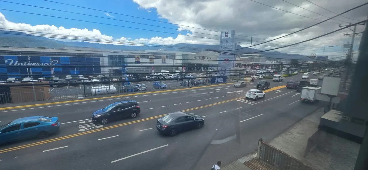Building for rent across from Multiplaza Curridabat. ID 41792
