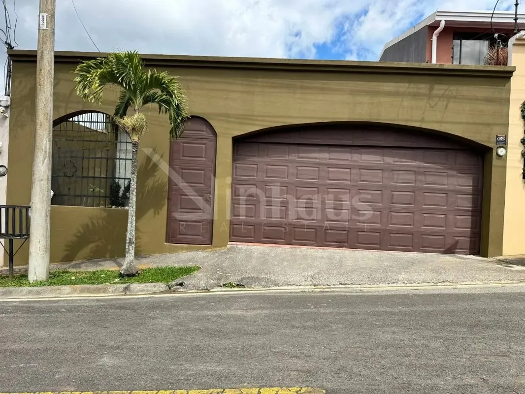 House for sale in Tres Rios, 1 floor in residential area