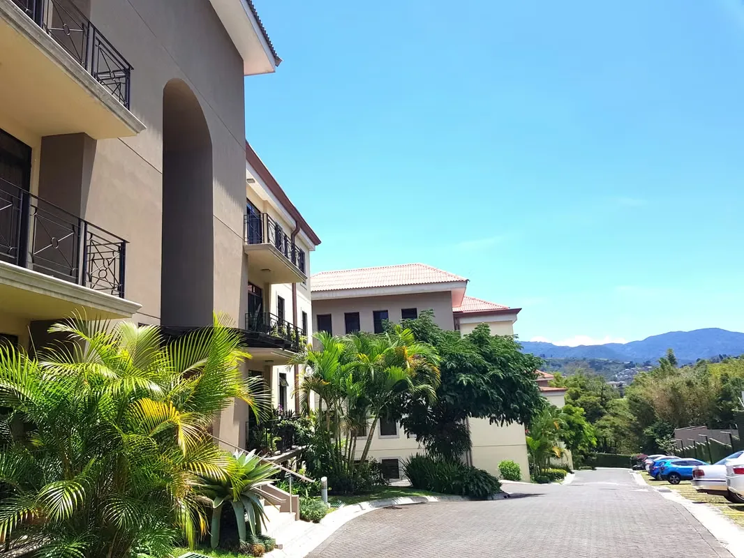 CONDOMINO EN CURRIDABAT CON EXCELENTES VISTAS SE VENDE