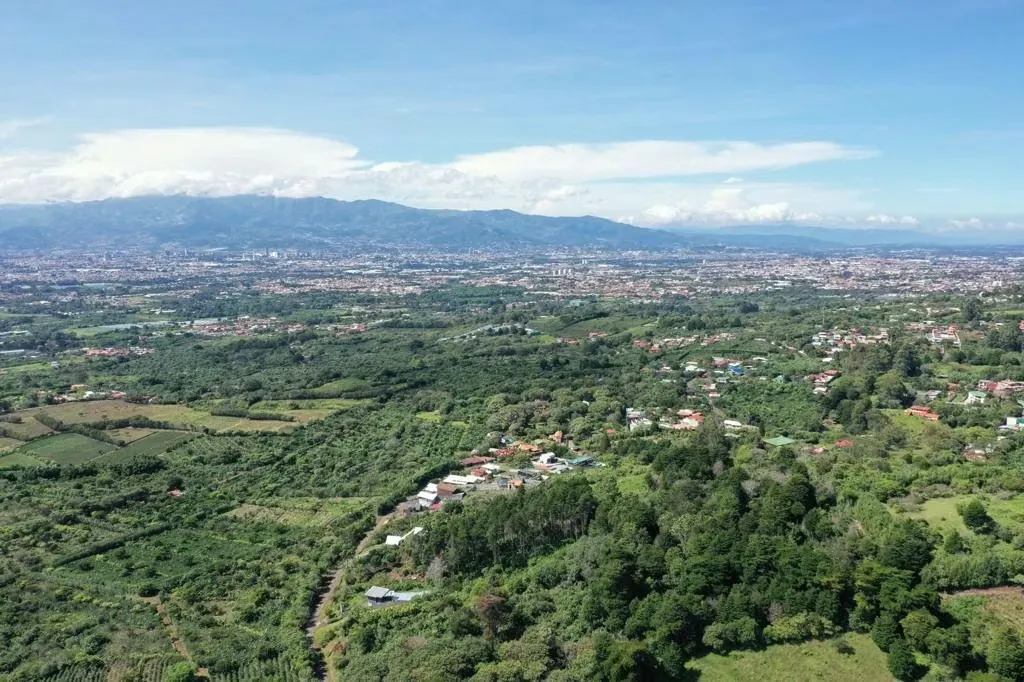 Lujosa propiedad con financiamiento, Concepción de San Rafael, Heredia