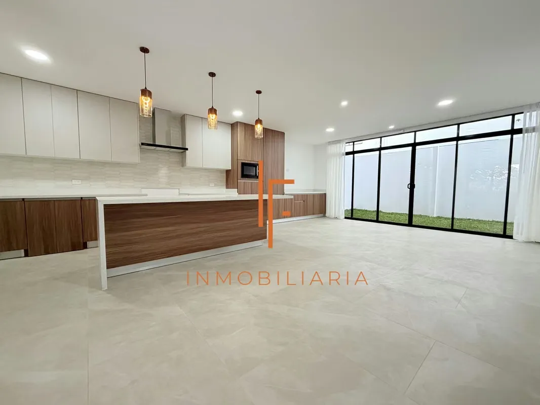 Modernas y Amplias Casas en la mejor Zona del Este, Alta Plusvalía, muy cerca de Curridabat
