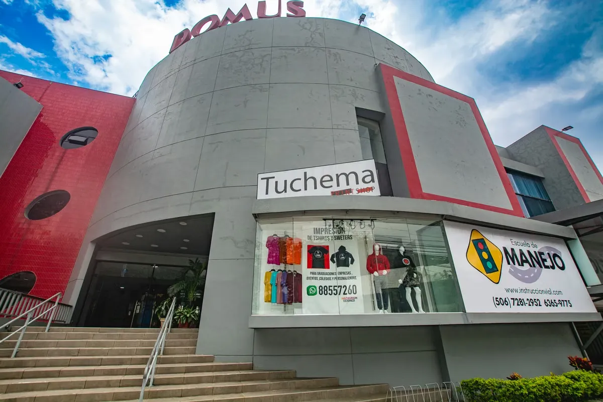 Centro Comercial / Venta / Curridabat / Alta plusvalía / 30 locales / 68 parqueos