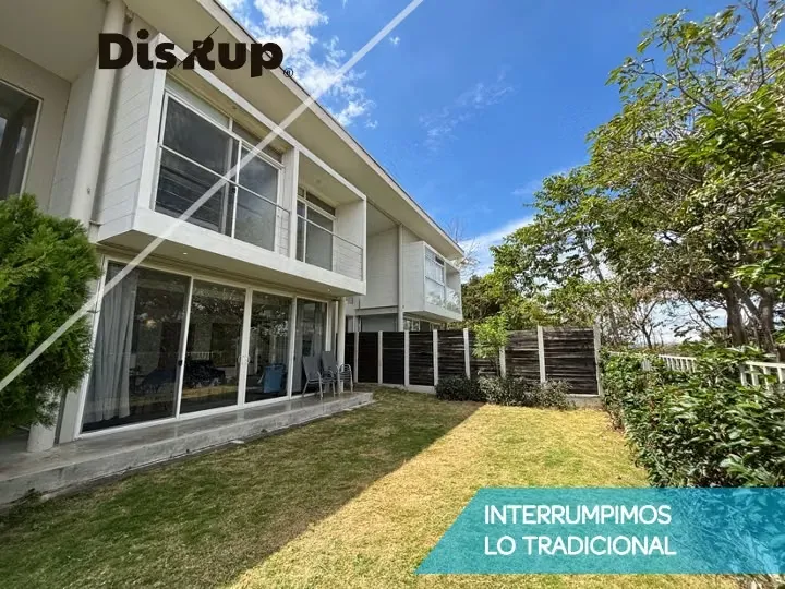 Modern 2-bedroom house for sale. Large patio. Río Oro, Santa Ana
