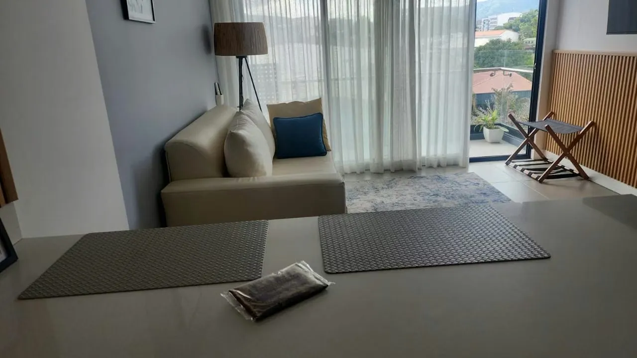 Enjoy this modern and cozy studio in the heart of Escazú, ideal for two people. Its central location allows ...