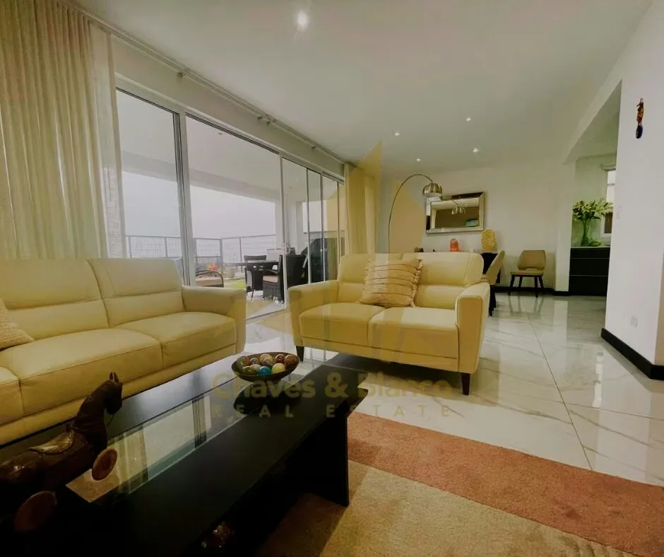 Hermosa Casa en Condominio en Escazú