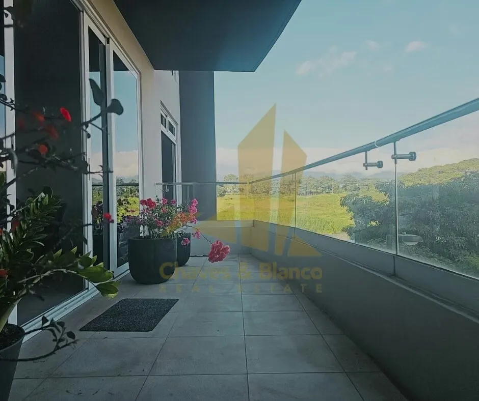 Se vende elegante apartamento de 124 m², ubicado en tercer piso con excelente iluminación natural y hermosa ...