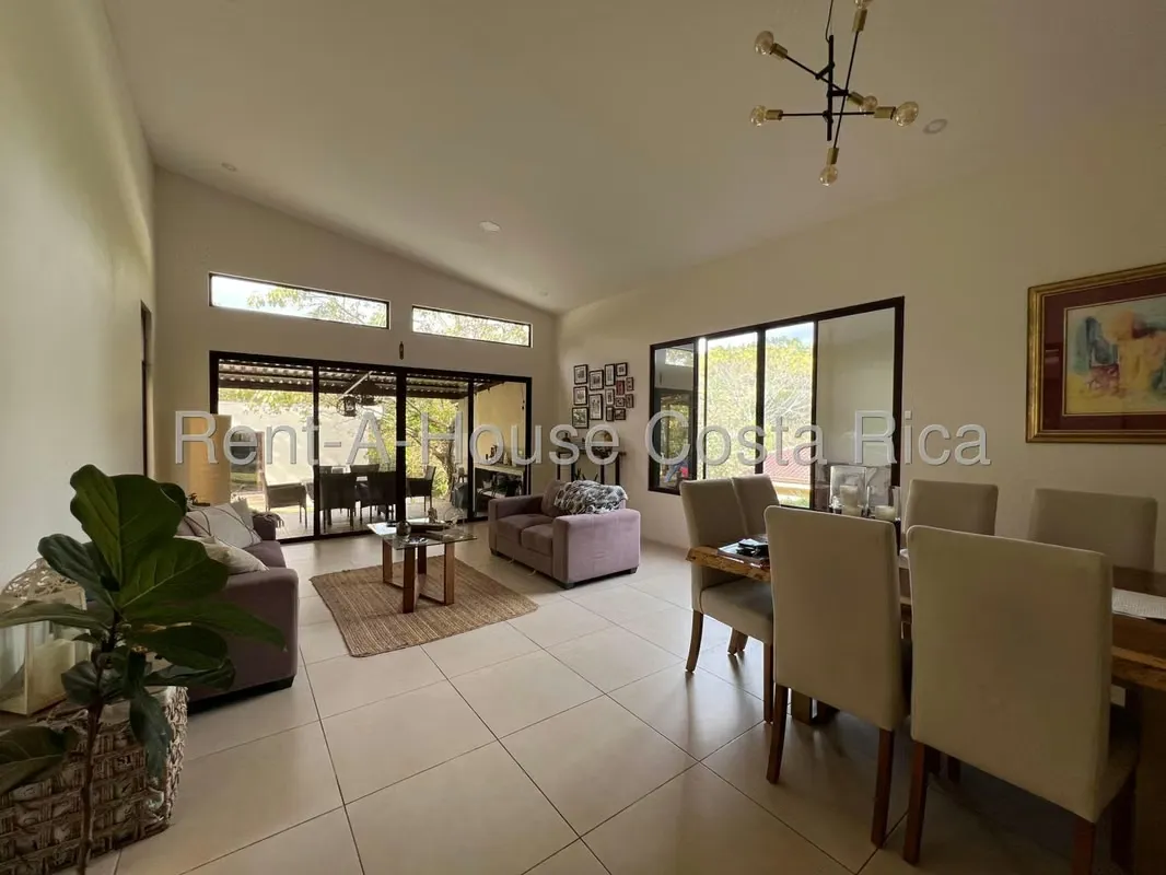 Venta de casa en Santa Ana Piedades en Residencial