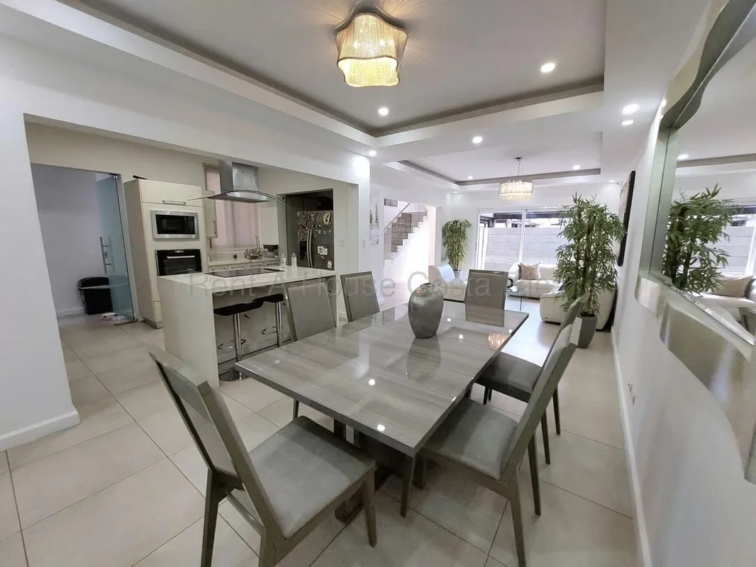 Venta de Casa en Santa Ana Pozos Lindora