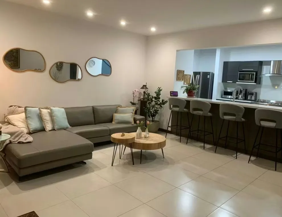 ALQUILER DE CASA, EN CONDOMINIO VIA HORIZONTE DE ESCAZÚ, INCLUYE LINEA BLANCA
