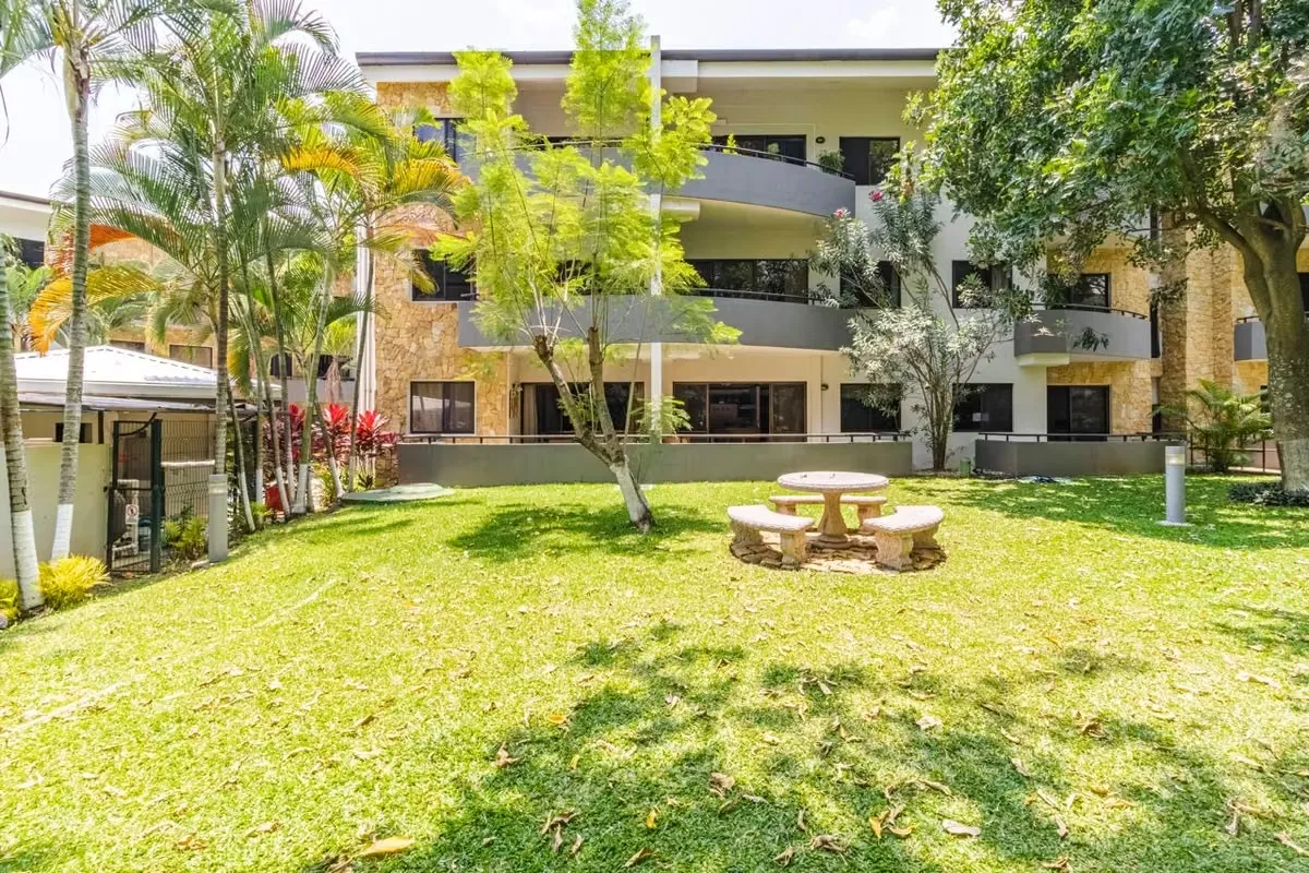 Apartamento Amueblado en Alquiler en Escazú