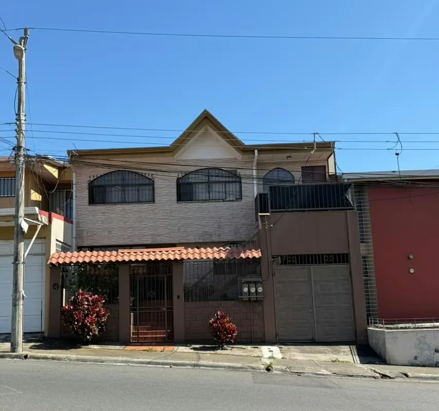 Ubicada en el distrito Ulloa, cantón central de Heredia, esta propiedad se encuentra a tan solo 3,6 km del centro de Heredia, una ...