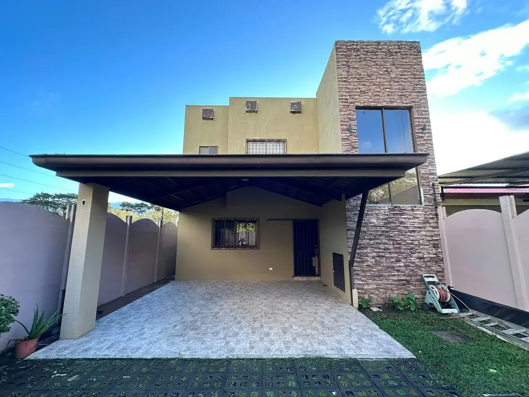 VENTA DE CASA EN LOS ANGELES, SAN RAFAEL DE HEREDIA
