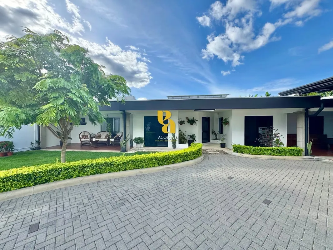 House for sale in Belén de Heredia. Excellent location.