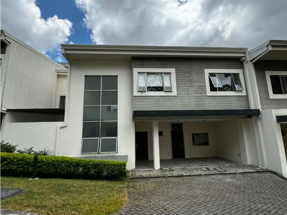 Venta de casa en Curridabat, Pinares, Condominio El Poró