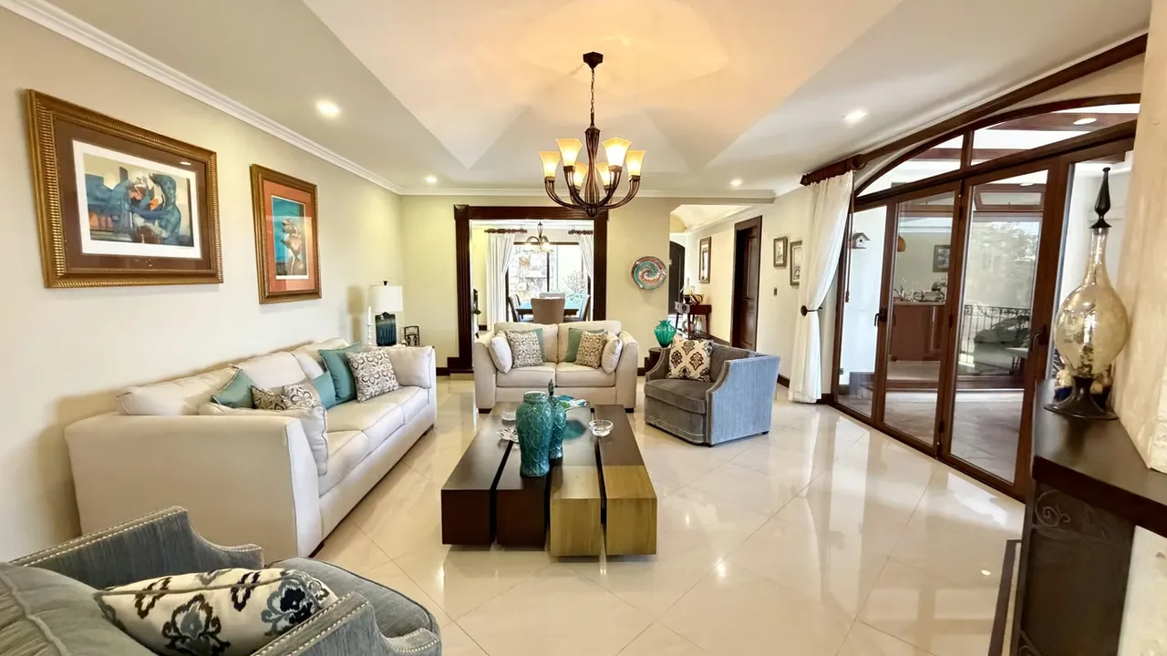Venta casa de lujo Residencial Altamonte, Curridabat. (FE)