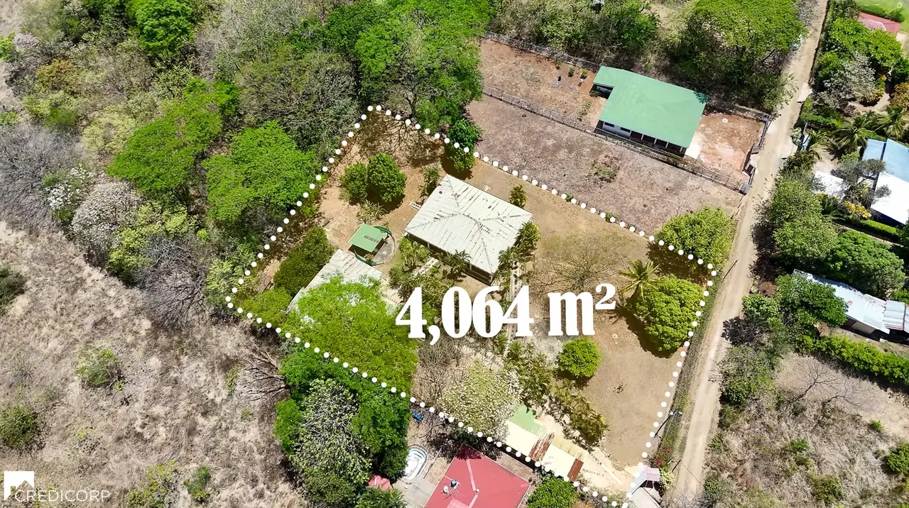 Located in Curime, Nicoya, this property offers 4,064 m² of land and approximately 640 m² of existing construction distributed across multiple ...