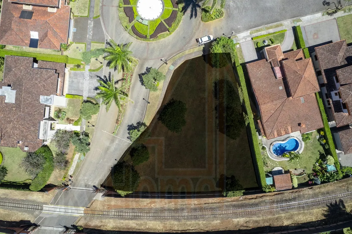 7000 / Lote / 1260 MTS / venta / Curridabat / Esquinero / Plano / Vista