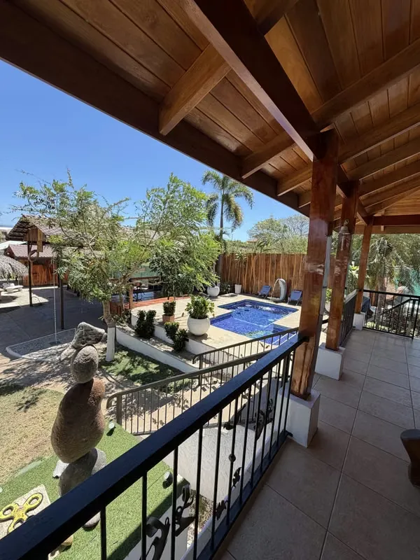 Casa de Lujo con Piscina, Casa de Huéspedes y Vista al Mar en Esparza