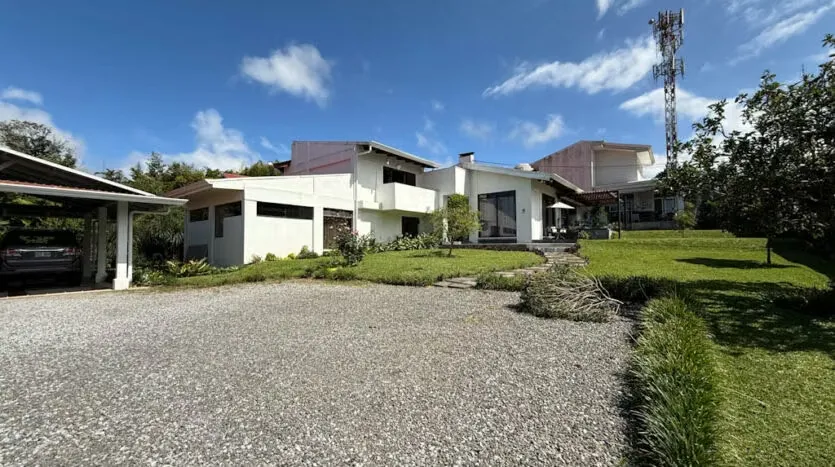 Spectacular Property for Sale with Expansive Green Areas
