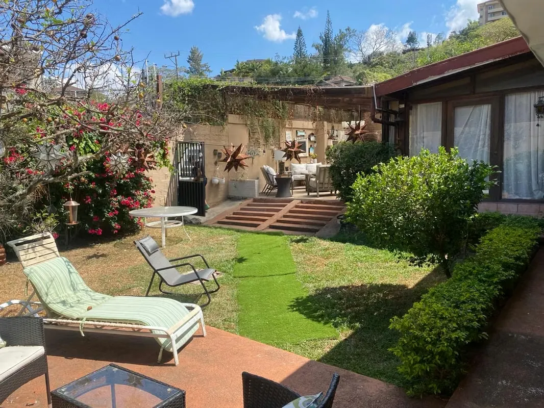 "Enjoy elegance and comfort in this beautiful one-level private house in Escazú, located in a private residential area with security and guard. The property features a covered terrace, ...
