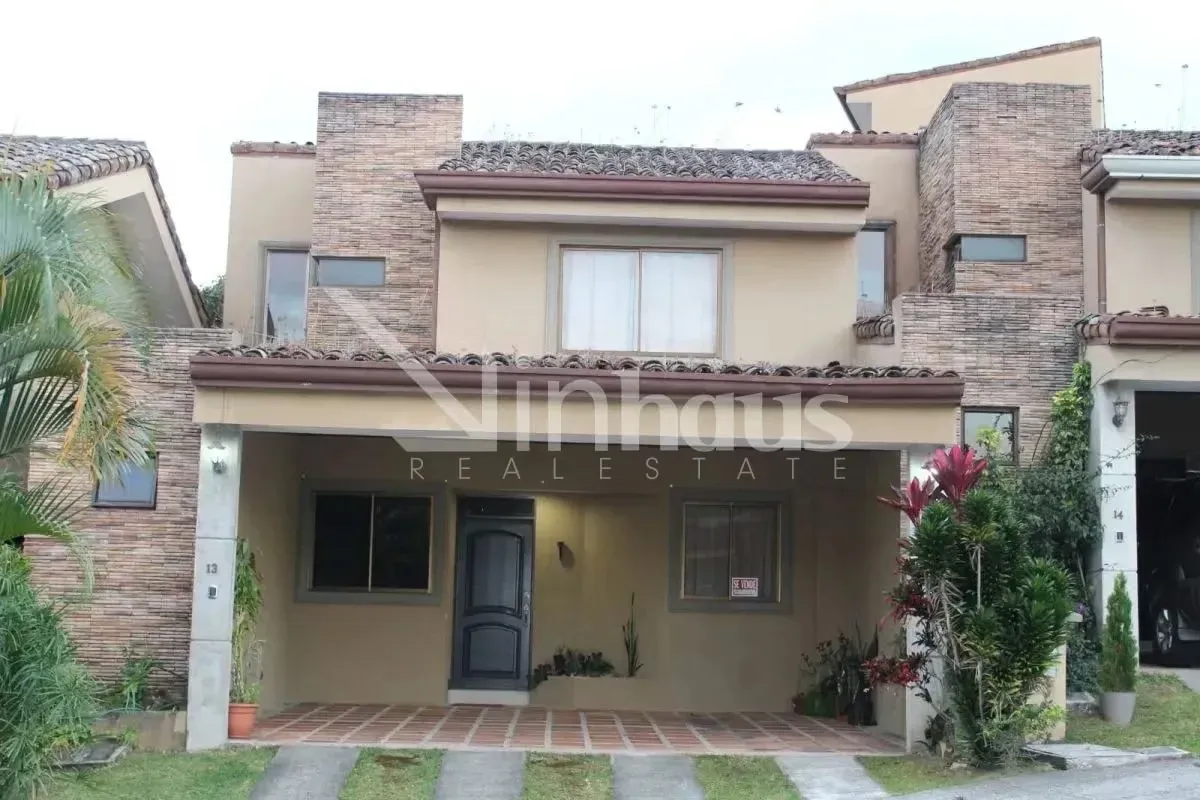 Se vende Casa de 2 niveles en Condominio El Prado, Curridabat