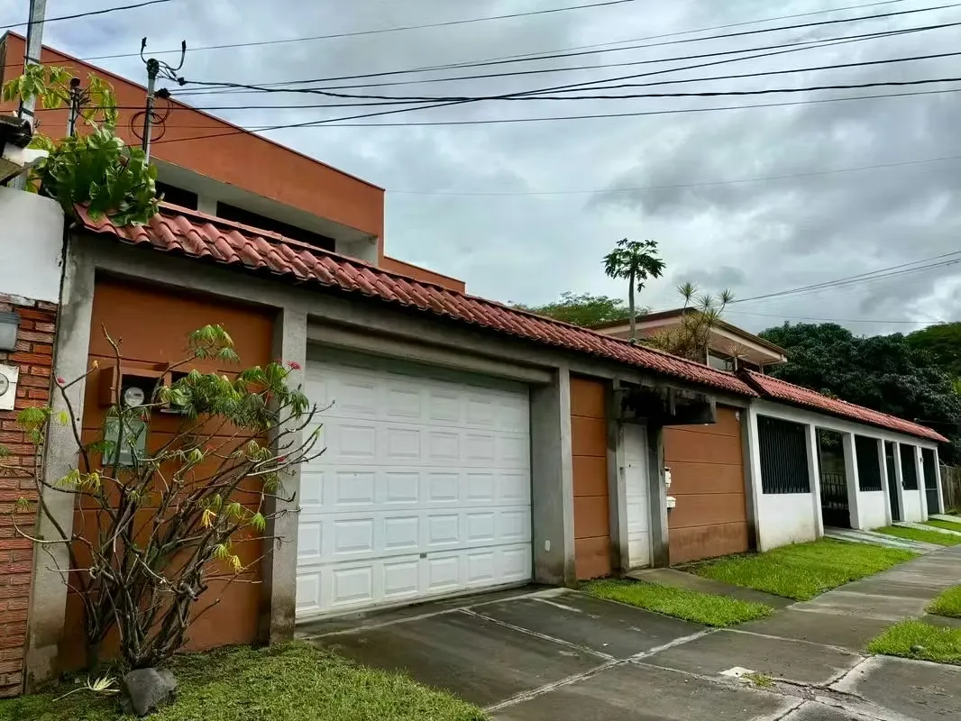 Independent House for Sale in Santa Ana
