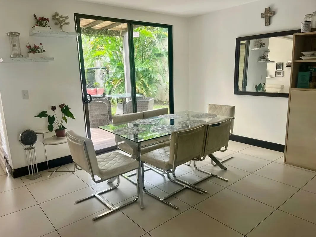 Venta de Casa - Terraza y patio grande -  Parques del Sol - Santa Ana