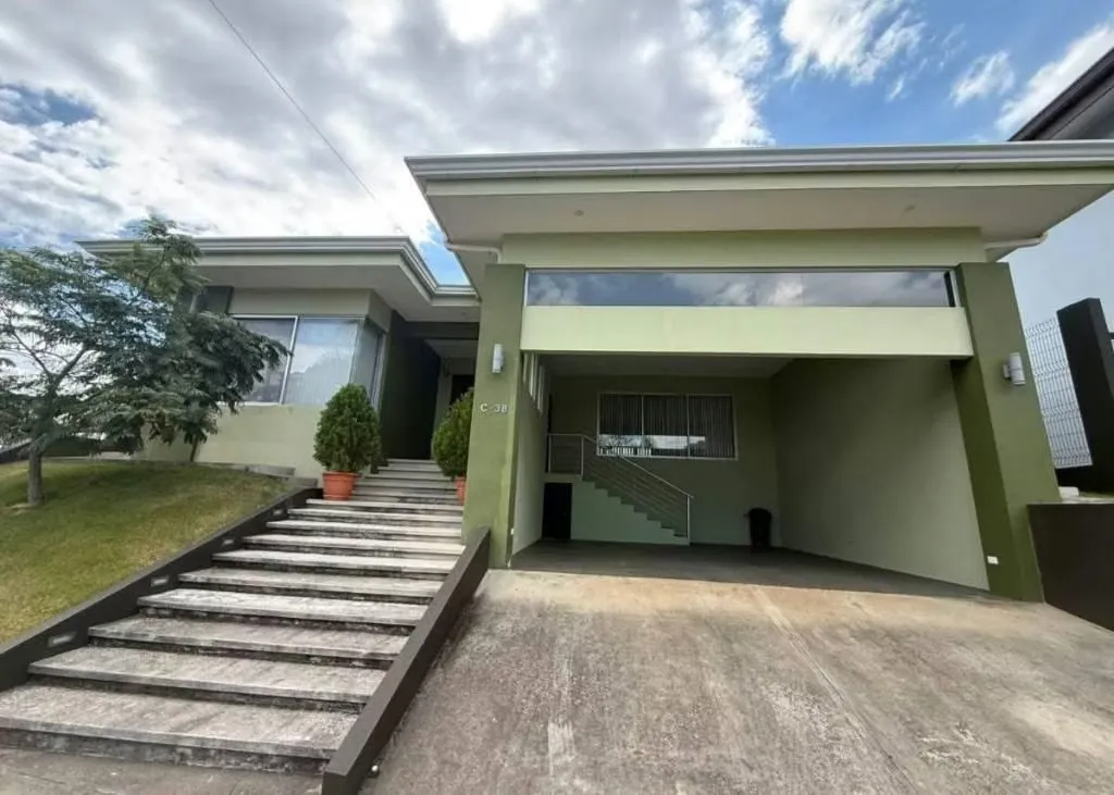 Se Vende Hermosa Casa en Condominio, Grecia de Alajuela