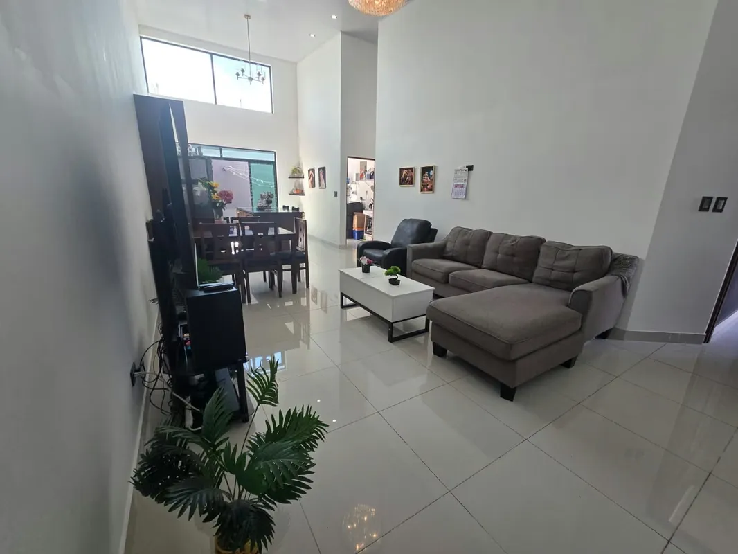 SALE OF INDEPENDENT HOUSE, A PLANT, SEMINUEVA IN SAN RAFAEL HDIA
