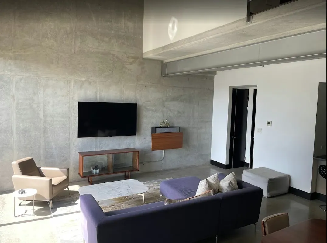 VENTA, APARTAMENTO AMUEBLADO, 1 DORMITORIO, 1.5 BAÑOS, 2 PARQUEOS