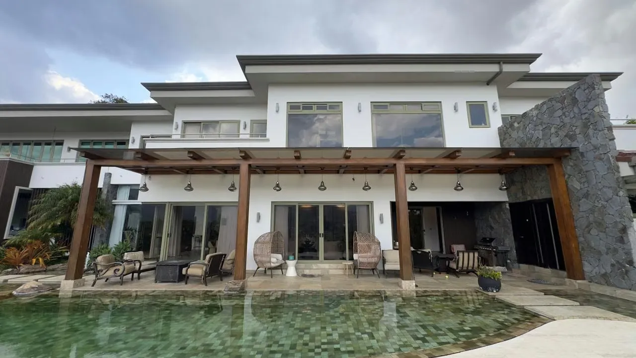 Residencia de Ultra-Lujo en Santa Ana con Vistas Panorámicas – 1,500 m2
