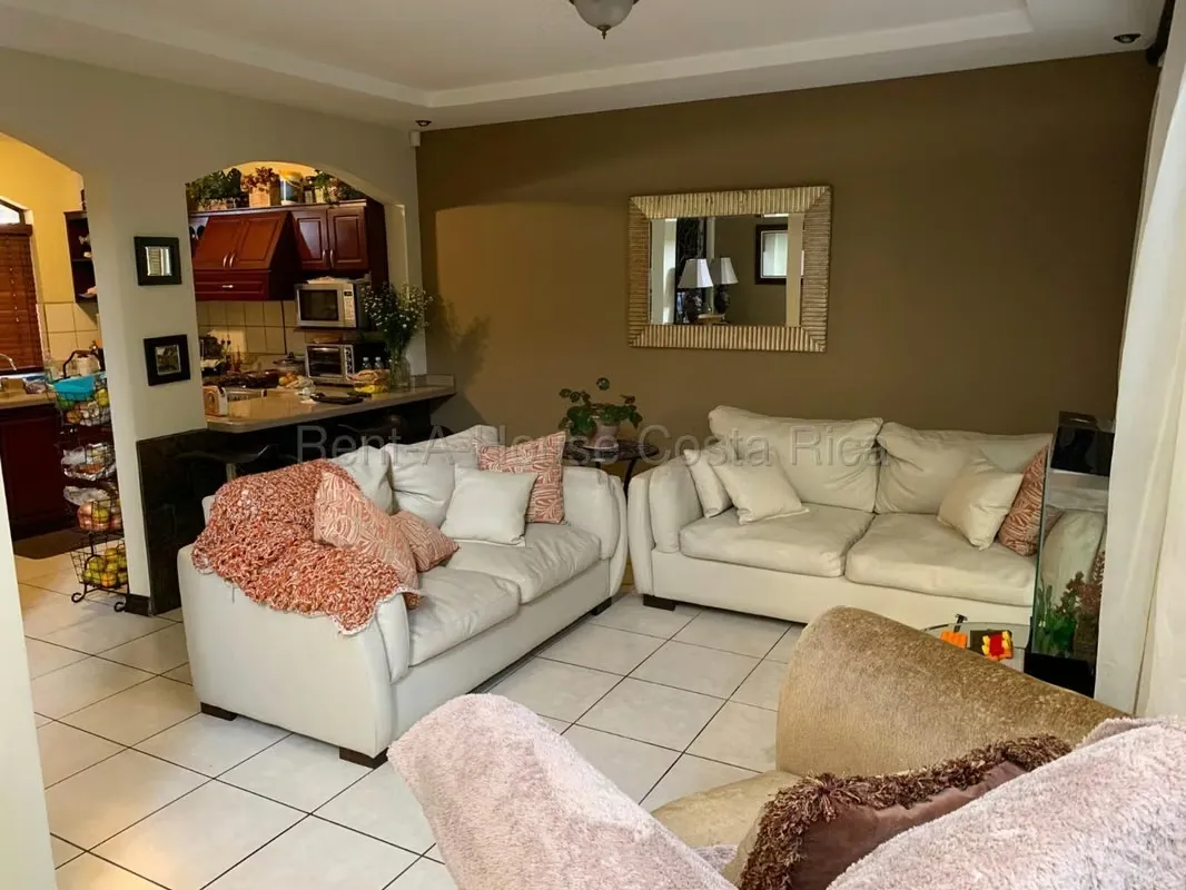 Viva en uno de los condominios más buscados de Heredia en esta increíble propiedad que combina comodidad y espacios únicos.